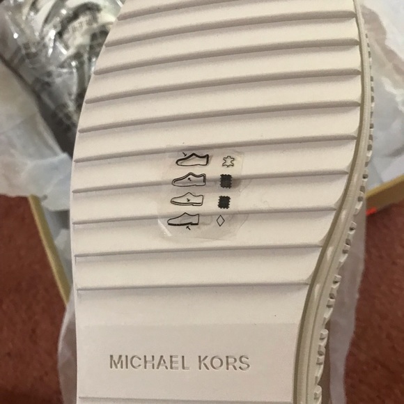 Micheal Kors  brand new silver lace up sneaker - Picture 7 of 15